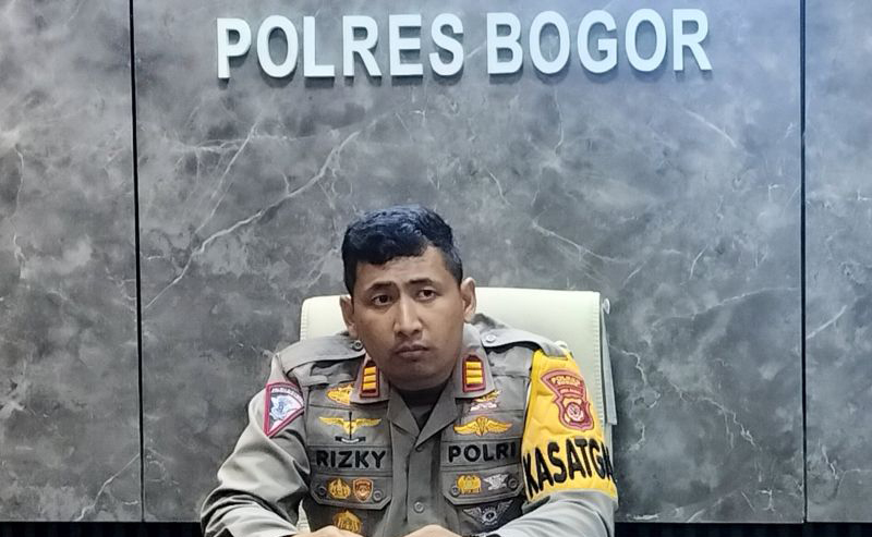Polres Bogor tilang patwal Dishub yang bonceng KDM tanpa helm Polres Bogor tilang patwal Dishub yang bonceng KDM tanpa helm