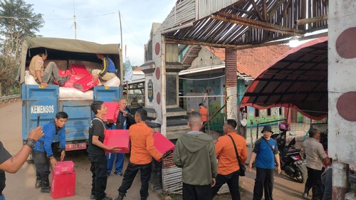 Kemensos salurkan bantuan korban tanah longsor di Purwakarta