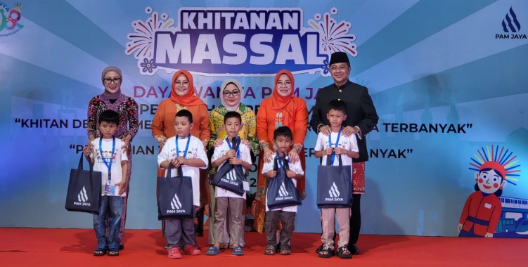 PAM Jaya gelar khitanan massal di wilayah Jakarta dan raih rekor MURI PAM Jaya gelar khitanan massal di wilayah Jakarta dan raih rekor MURI