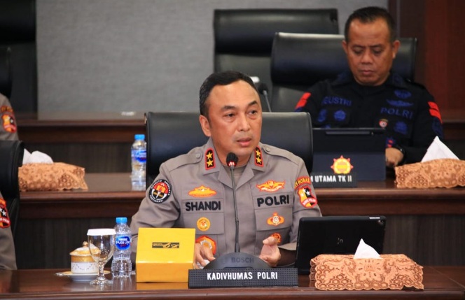 Kapolri berikan pelayanan kesehatan gratis bagi ribuan orang hari ini Kapolri berikan pelayanan kesehatan gratis bagi ribuan orang hari ini