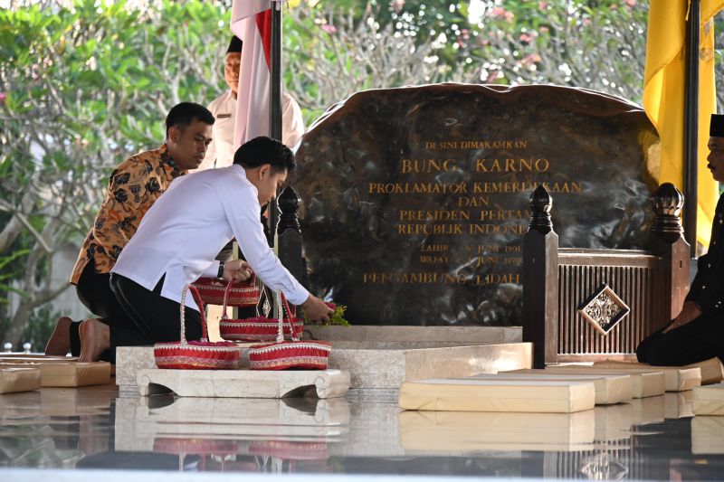 Wapres Gibran ziarah ke makam Bung Karno Wapres Gibran ziarah ke makam Bung Karno
