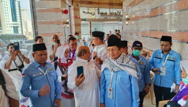 Menag tinjau pemberangkatan jamaah haji Indonesia ke Arafah Menag tinjau pemberangkatan jamaah haji Indonesia ke Arafah