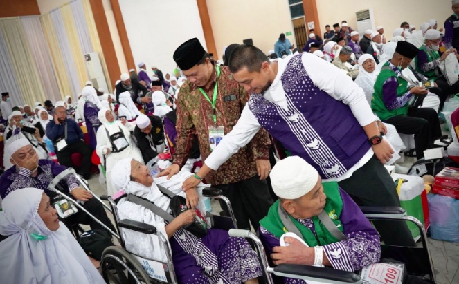 Kloter 3 Debarkasi Medan tiba di Tanah Air, Ketua PPIH: Jaga kemabruran haji Kloter 3 Debarkasi Medan tiba di Tanah Air, Ketua PPIH: Jaga kemabruran haji