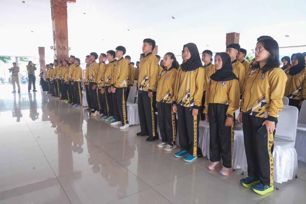 Wali Kota Magelang lepas Kontingen POPDA Jateng 2025 jenjang SMA, dorong atlet raih prestasi Wali Kota Magelang lepas Kontingen POPDA Jateng 2025 jenjang SMA, dorong atlet raih prestasi