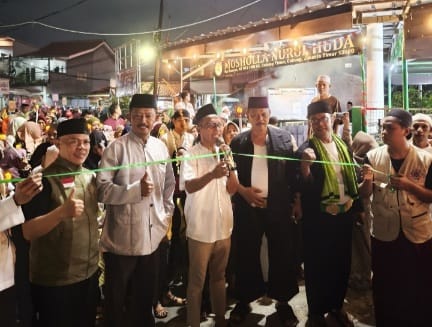 Ribuan warga RW 02 Cakung Timur meriahkan Tahun Baru Islam 1447 H dengan pawai obor Ribuan warga RW 02 Cakung Timur meriahkan Tahun Baru Islam 1447 H dengan pawai obor