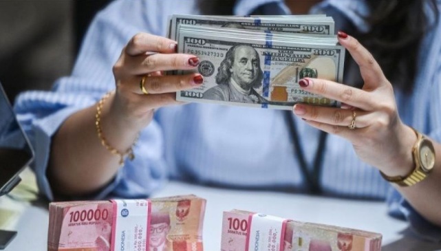 Rupiah menguat seiring penjualan ritel China lampaui perkiraan Rupiah menguat seiring penjualan ritel China lampaui perkiraan