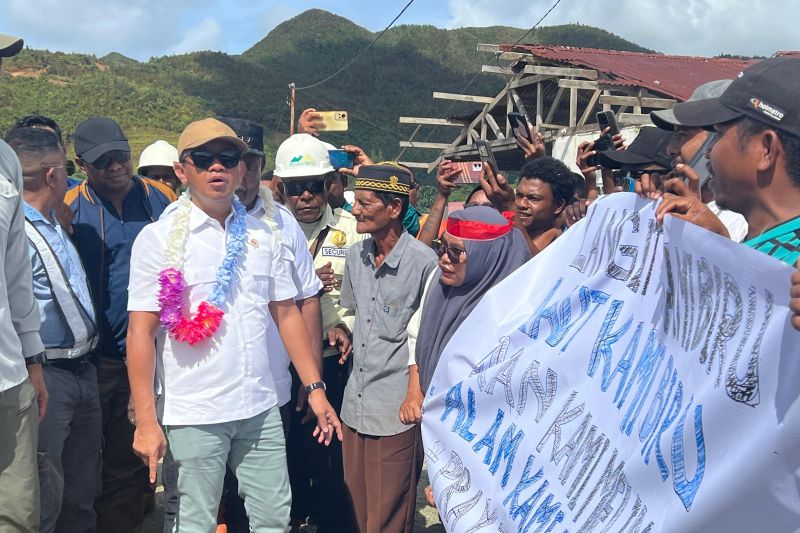 Cek tambang di Raja Ampat, Bahlil: Saya ingin lihat secara objektif