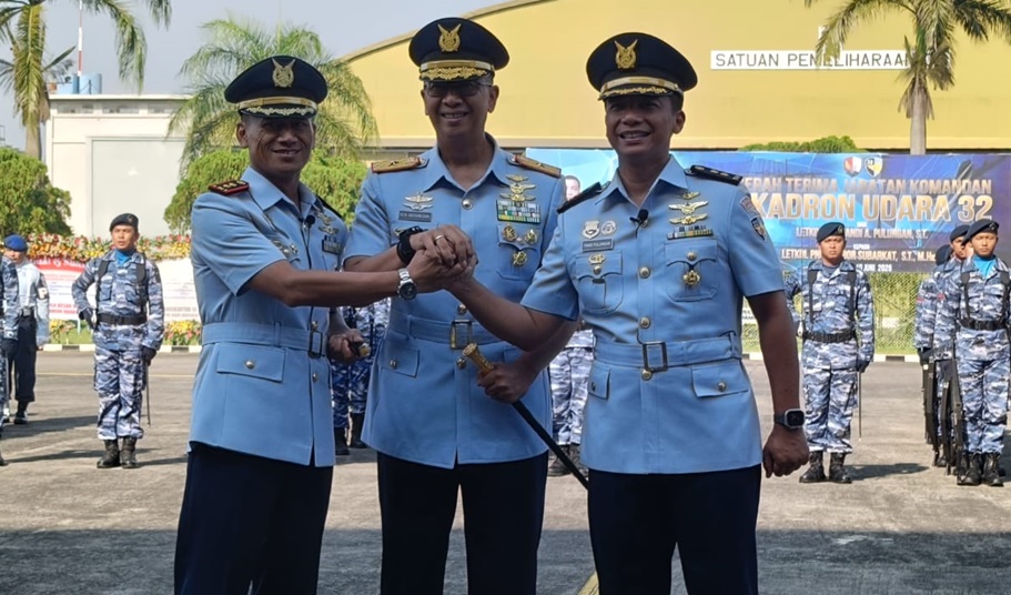 Komandan Skuadron 32 di sertijabkan Komandan Skuadron 32 di sertijabkan