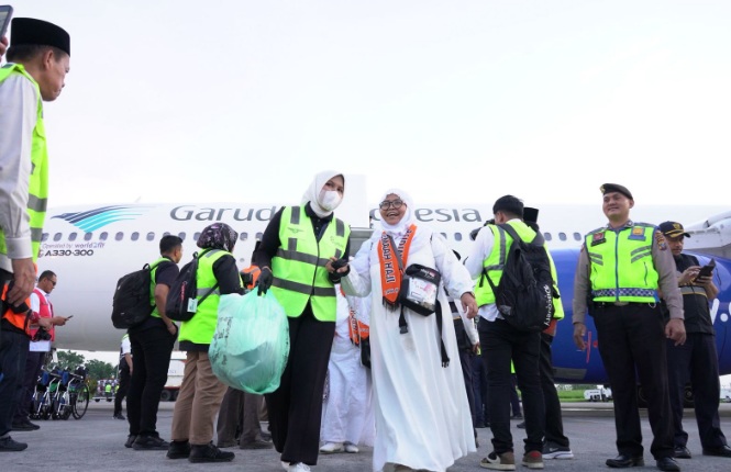 Jemaah haji Kloter 1 asal Padangsidimpuan tiba di Tanah Air Jemaah haji Kloter 1 asal Padangsidimpuan tiba di Tanah Air