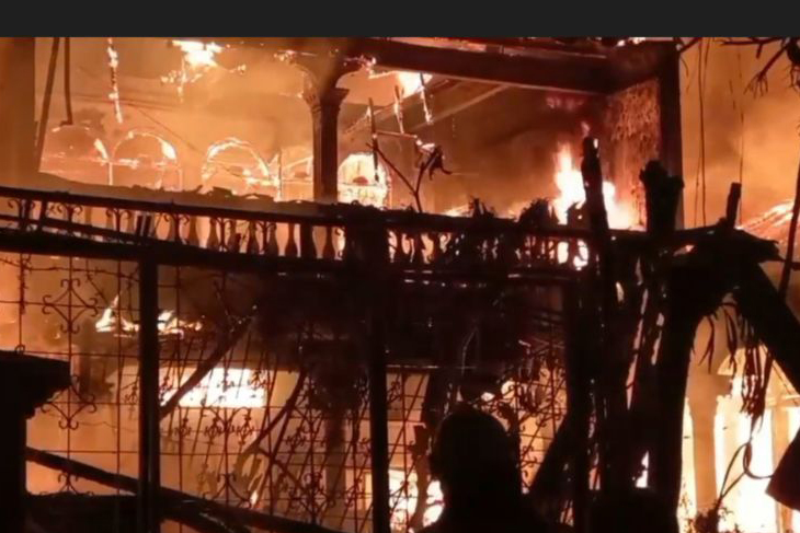 Kebakaran rumah dan kios di Jaktim diduga akibat kabel semrawut Kebakaran rumah dan kios di Jaktim diduga akibat kabel semrawut