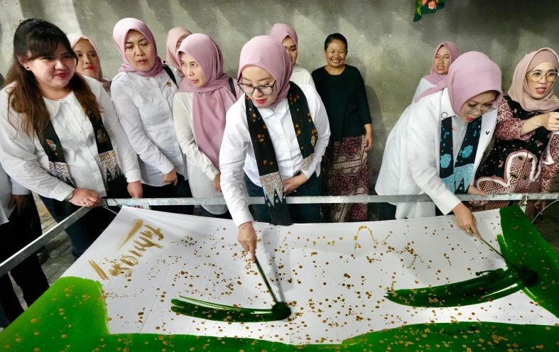 Kemensos salurkan bantuan untuk perajin batik disabilitas di Blitar Kemensos salurkan bantuan untuk perajin batik disabilitas di Blitar