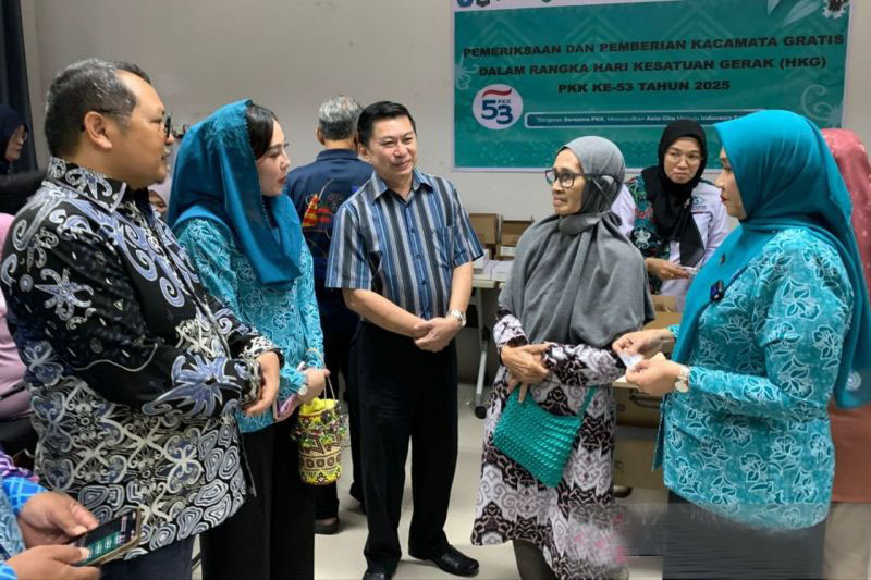 Pemprov Kaltim gelar pemeriksaan mata dan pembagian kacamata gratis