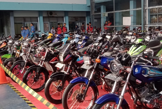 Asah kreatifitas dan inovasi, SMK Muhamadiyah 04 gelar barkap auto kontes motor tua