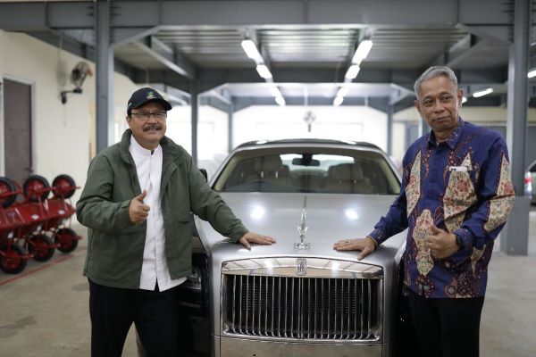 Lelang mobil mewah, Gus Ipul: Akan dgunakan untuk perbaiki rumah tidak layak Lelang mobil mewah, Gus Ipul: Akan dgunakan untuk perbaiki rumah tidak layak