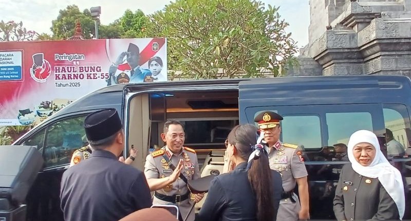 Kapolri napak tilas sejarah ke makam Soekarno Kapolri napak tilas sejarah ke makam Soekarno