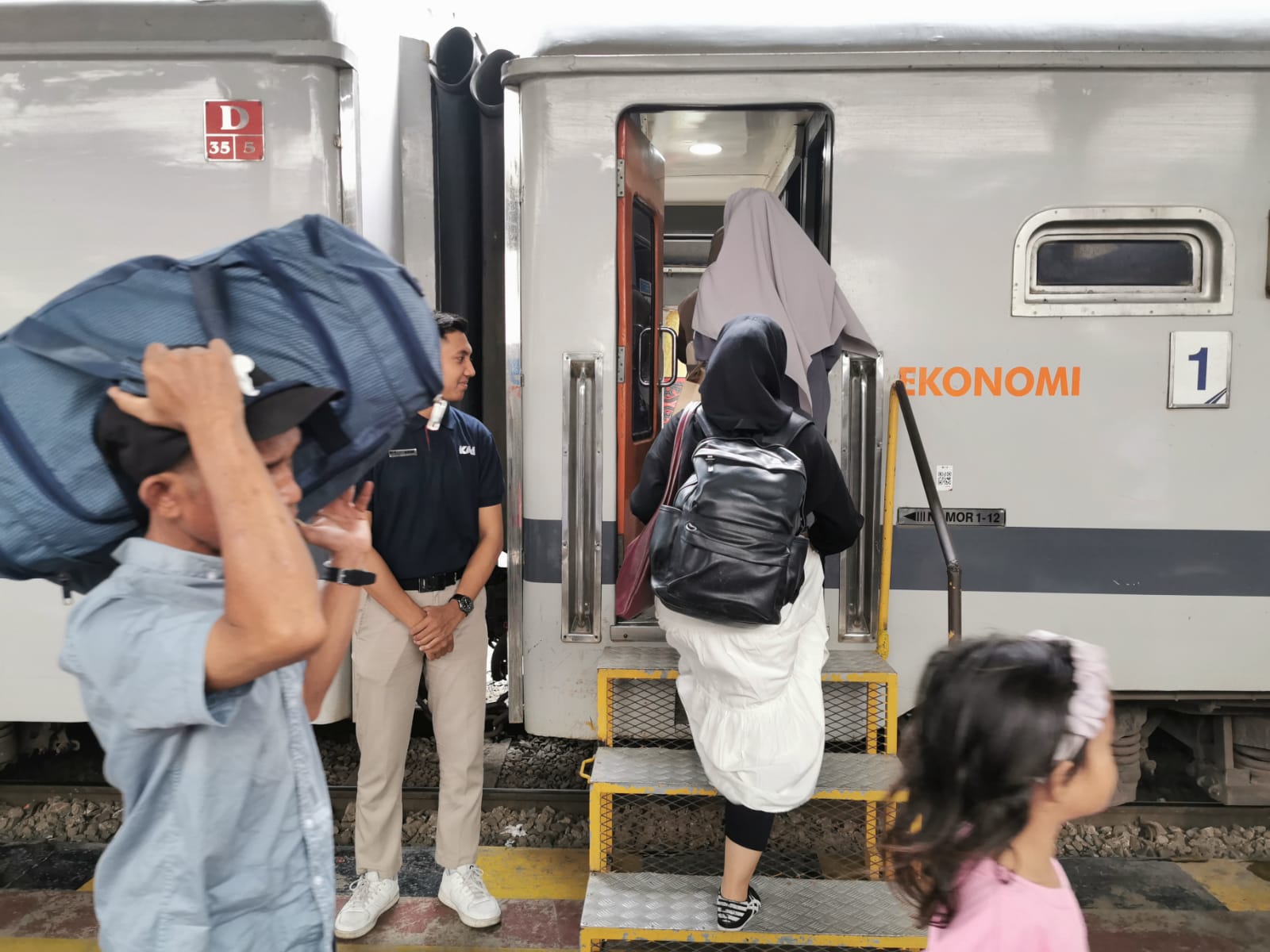 Hari pertama long weekend Idul Adha, 3.604 penumpang berangkat dari Stasiun Medan Hari pertama long weekend Idul Adha, 3.604 penumpang berangkat dari Stasiun Medan