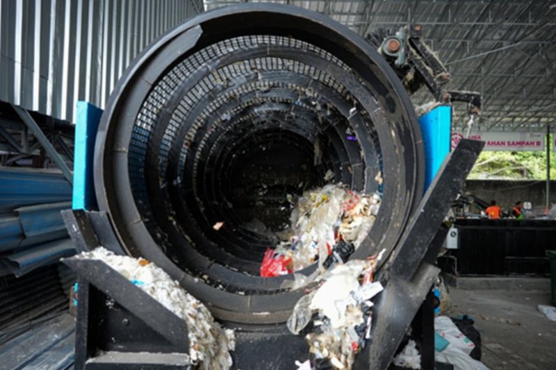 Jangjo kampanyekan Junk Revolution untuk mengatasi masalah sampah Jangjo kampanyekan Junk Revolution untuk mengatasi masalah sampah