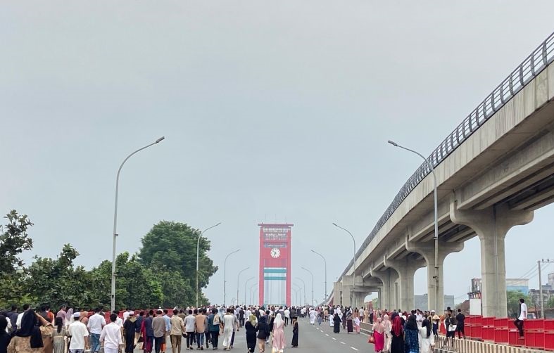 Puluhan ribu umat Palembang Shalat Idul Adha di Jembatan Ampera Puluhan ribu umat Palembang Shalat Idul Adha di Jembatan Ampera