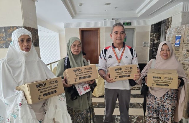 Jamaah haji puas atas layanan katering setelah puncak haji Jamaah haji puas atas layanan katering setelah puncak haji