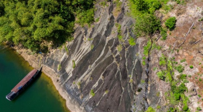 Mengungkap gunung api purba bawah laut Geopark Pegunungan Meratus Mengungkap gunung api purba bawah laut Geopark Pegunungan Meratus
