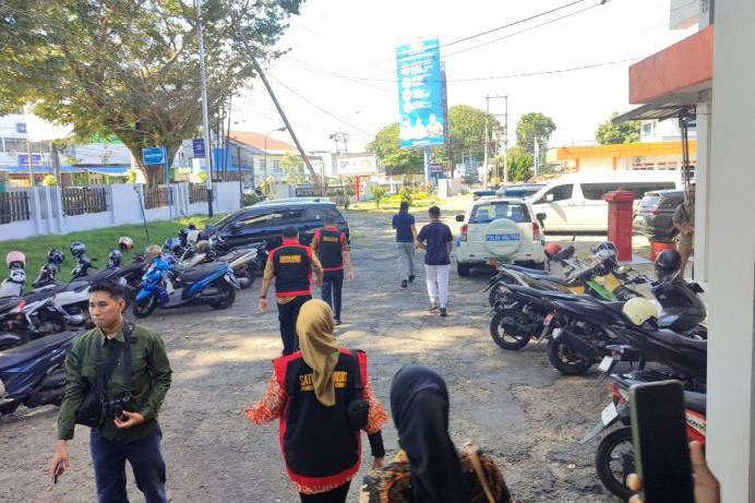 Kejati Bengkulu geledah kantor pos terkait kasus korupsi Kejati Bengkulu geledah kantor pos terkait kasus korupsi