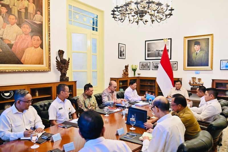 Presiden pimpin ratas bahas giant sea wall di sepanjang pantura Presiden pimpin ratas bahas giant sea wall di sepanjang pantura