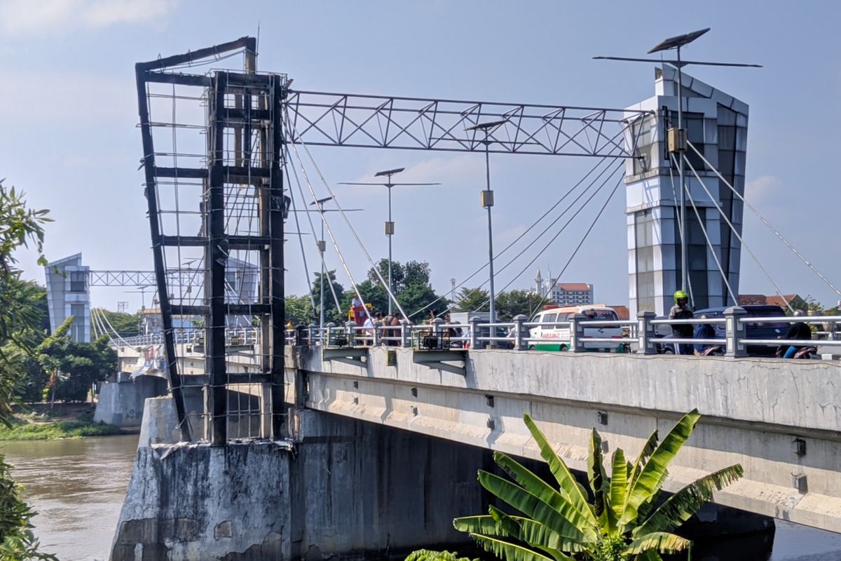 10 Juni 2024: Insiden terbakarnya jembatan Brawijaya Kediri 10 Juni 2024: Insiden terbakarnya jembatan Brawijaya Kediri
