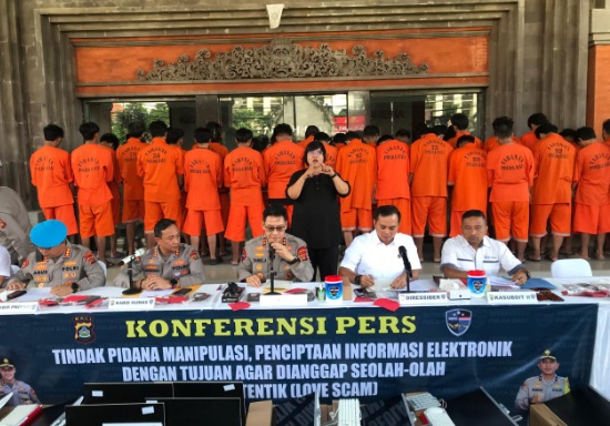 Polda Bali amankan 38 tersangka sindikat kasus dugaan penipuan online Polda Bali amankan 38 tersangka sindikat kasus dugaan penipuan online