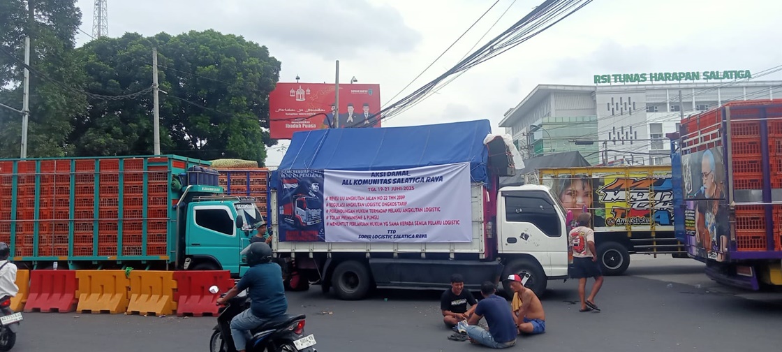 Ratusan sopir logistik Salatiga Raya blokade Jalan Semarang-Solo 