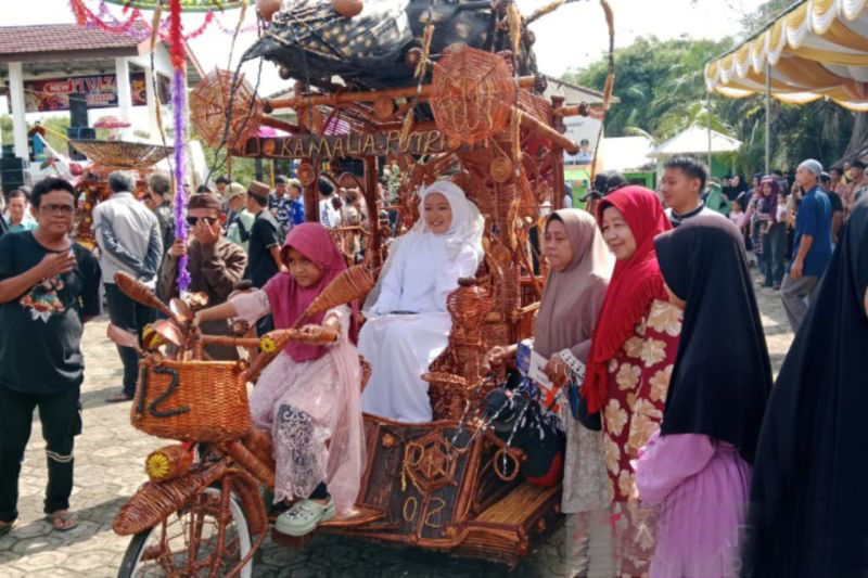 Ribuan warga meriahkan Pesta Panggil Suku Ketapik Bangka Barat