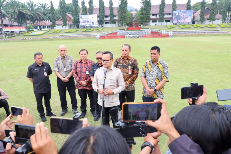 Wamendagri: Retret kepala daerah bangun komunikasi dan kolaborasi Wamendagri: Retret kepala daerah bangun komunikasi dan kolaborasi