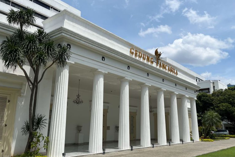 Lalin di Gedung Pancasila dialihkan terkait upacara Harlah Pancasila Lalin di Gedung Pancasila dialihkan terkait upacara Harlah Pancasila