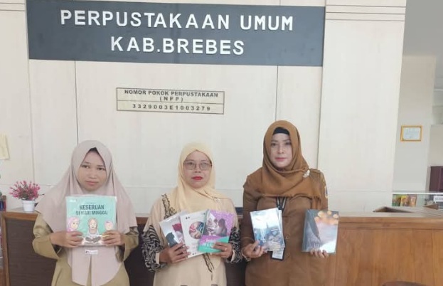 Dukung literasi masyarakat, Perpusda Brebes terima hibah buku karya penulis lokal Dukung literasi masyarakat, Perpusda Brebes terima hibah buku karya penulis lokal