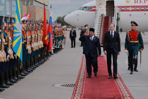 Tiba di St. Petersburg, Prabowo disambut Upacara Militer Penuh Kehormatan Tiba di St. Petersburg, Prabowo disambut Upacara Militer Penuh Kehormatan