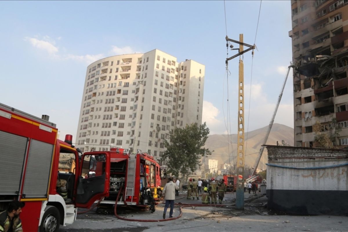 Israel serang kantor pusat kementerian pertahanan Iran di Teheran Israel serang kantor pusat kementerian pertahanan Iran di Teheran