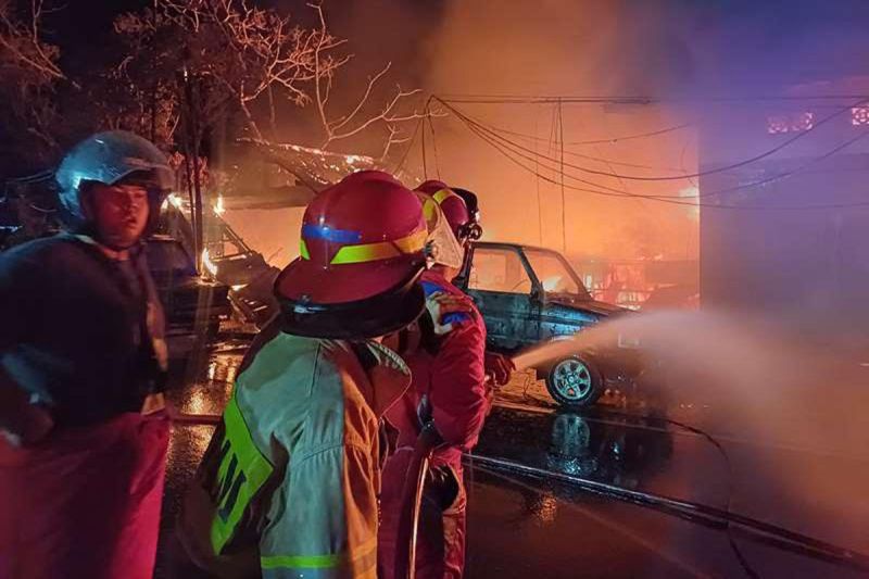 Enam rumah dan tiga kendaraan di Barito Utara hangus terbakar Enam rumah dan tiga kendaraan di Barito Utara hangus terbakar