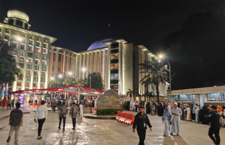 Jamaah penuhi Istiqlal untuk Shalat Idul Adha 1446 H sedari subuh Jamaah penuhi Istiqlal untuk Shalat Idul Adha 1446 H sedari subuh