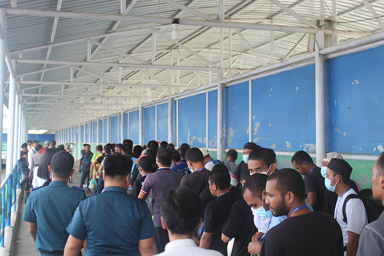 Lima WNI ditangkap polisi Malaysia atas dugaan penusukan di Kluang Lima WNI ditangkap polisi Malaysia atas dugaan penusukan di Kluang