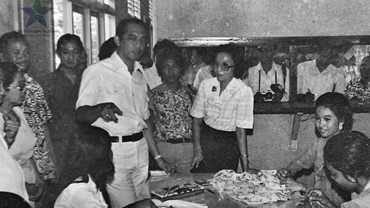 20 Juni 1977: Ali Sadikin diajukan sebagai calon Presiden Indonesia 20 Juni 1977: Ali Sadikin diajukan sebagai calon Presiden Indonesia