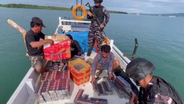TNI AL gagalkan penyelundupan 1.580 rokok ilegal di Kalsel TNI AL gagalkan penyelundupan 1.580 rokok ilegal di Kalsel