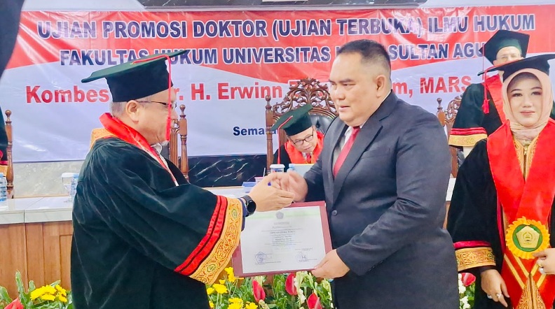 Usulkan rekonstruksi regulasi unsur pimpinan RS, Kombes Erwin raih Doktor Ilmu Kesehatan Usulkan rekonstruksi regulasi unsur pimpinan RS, Kombes Erwin raih Doktor Ilmu Kesehatan