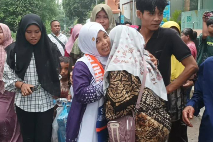 Jamaah haji dan keluarga ungkap kebahagiaan lepas dari teror bom Jamaah haji dan keluarga ungkap kebahagiaan lepas dari teror bom