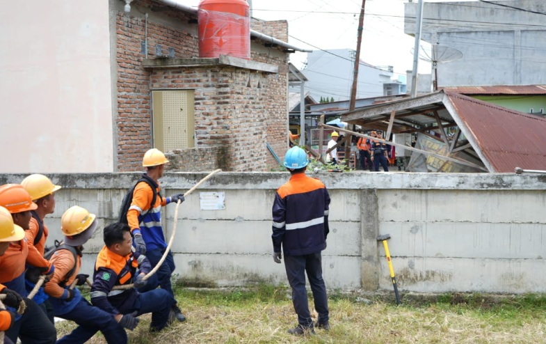 Selamatkan aset negara, KAI Divre I Sumut tertibkan bangunan liar di Labuhan Batu Utara Selamatkan aset negara, KAI Divre I Sumut tertibkan bangunan liar di Labuhan Batu Utara