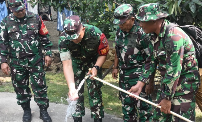 Satgas TMMD Kodim 1501/Ternate berhasil membuat sumur bor air bersih di Desa Guaria Satgas TMMD Kodim 1501/Ternate berhasil membuat sumur bor air bersih di Desa Guaria
