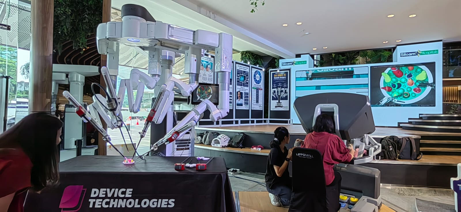 Da Vinci Xi sistem bedah robotik canggih menawarkan banyak keunggulan bagi dokter dan pasien