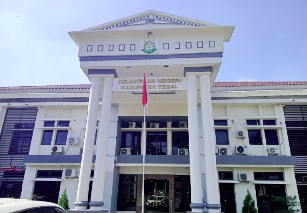 Diduga gelapkan sertifikat tanah warga, perangkat Desa Cangkring ditahan polisi Diduga gelapkan sertifikat tanah warga, perangkat Desa Cangkring ditahan polisi