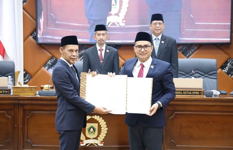 Pemkab dan DPRD Bogor setujui Raperda Pajak dan Retribusi Daerah Pemkab dan DPRD Bogor setujui Raperda Pajak dan Retribusi Daerah