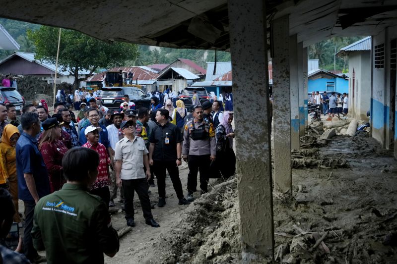 Kemendikdasmen bantu sekolah terdampak banjir bandang di Donggala Kemendikdasmen bantu sekolah terdampak banjir bandang di Donggala