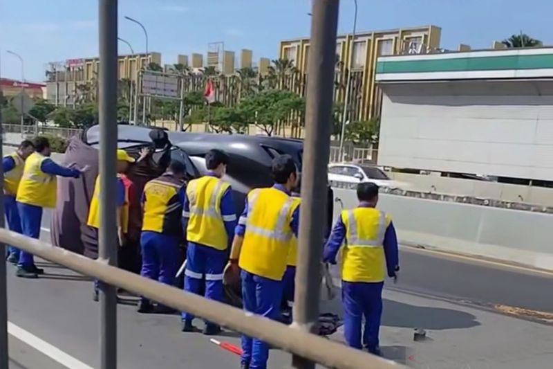 Mobil pengangkut Ferrari Purosaunge terbalik di Tol Cengkareng Jakbar Mobil pengangkut Ferrari Purosaunge terbalik di Tol Cengkareng Jakbar
