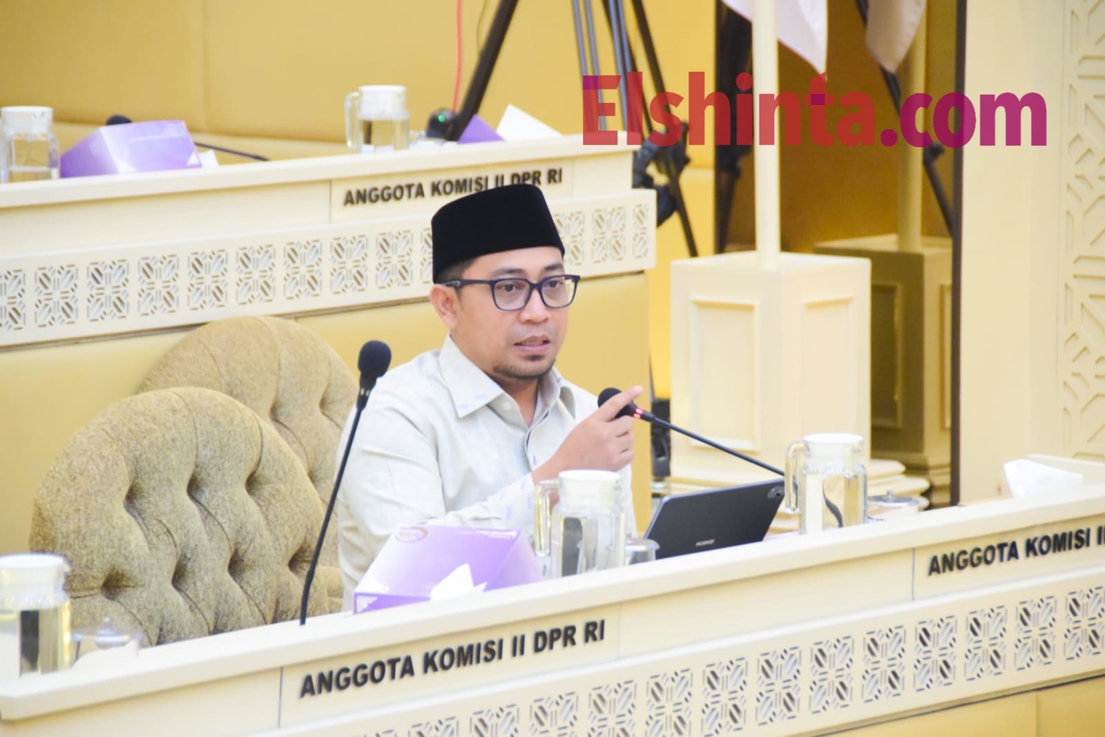Soal putusan MK Pemilu, Khozin menilai Pemilu Lokal dan Nasional Paradoks Soal putusan MK Pemilu, Khozin menilai Pemilu Lokal dan Nasional Paradoks
